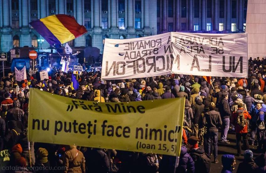 Imagini pentru PROTESTE IN ROMANIA IMAGINI"